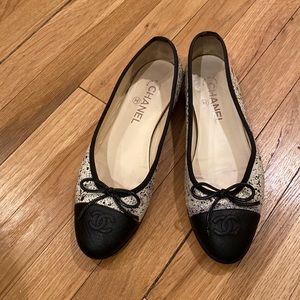 Chanel ballet flats 38.5 black and white paint splatter